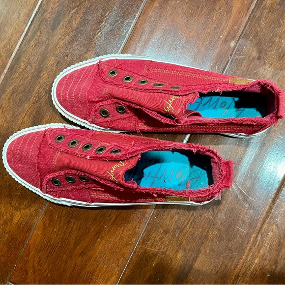 Pull On No Laces Sneakers - Picture 4 of 8